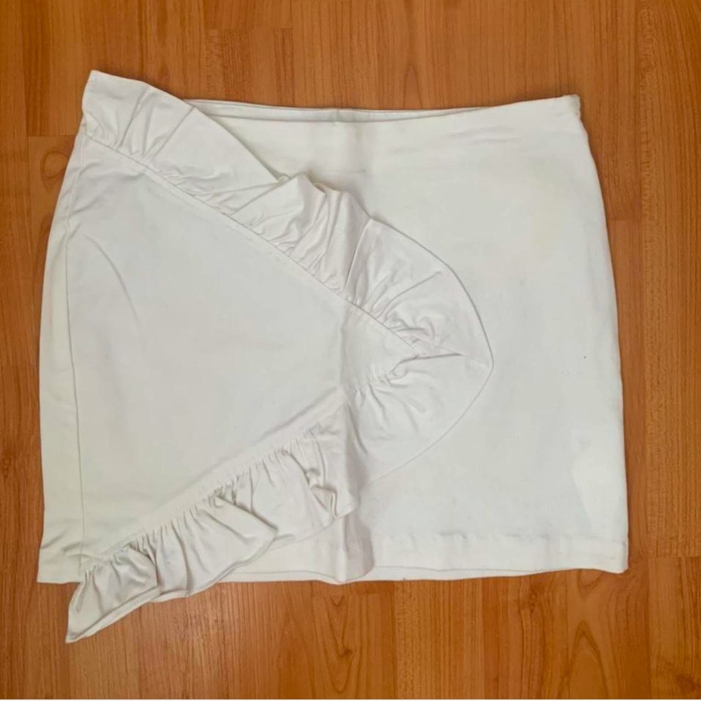 SFERA WHITE DENIM SKIRT WITH RUFFLE DETAIL